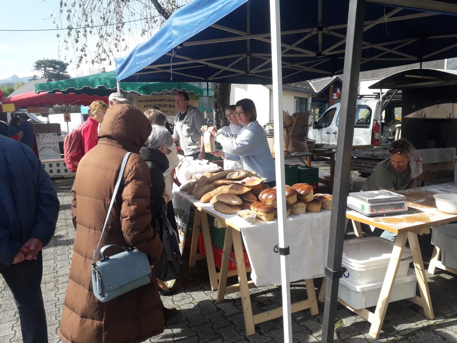 🌿 Une soirée festive au Marché bio d’Orcet : Saveurs, musique et convivialité au rendez-vous ! 🌿
